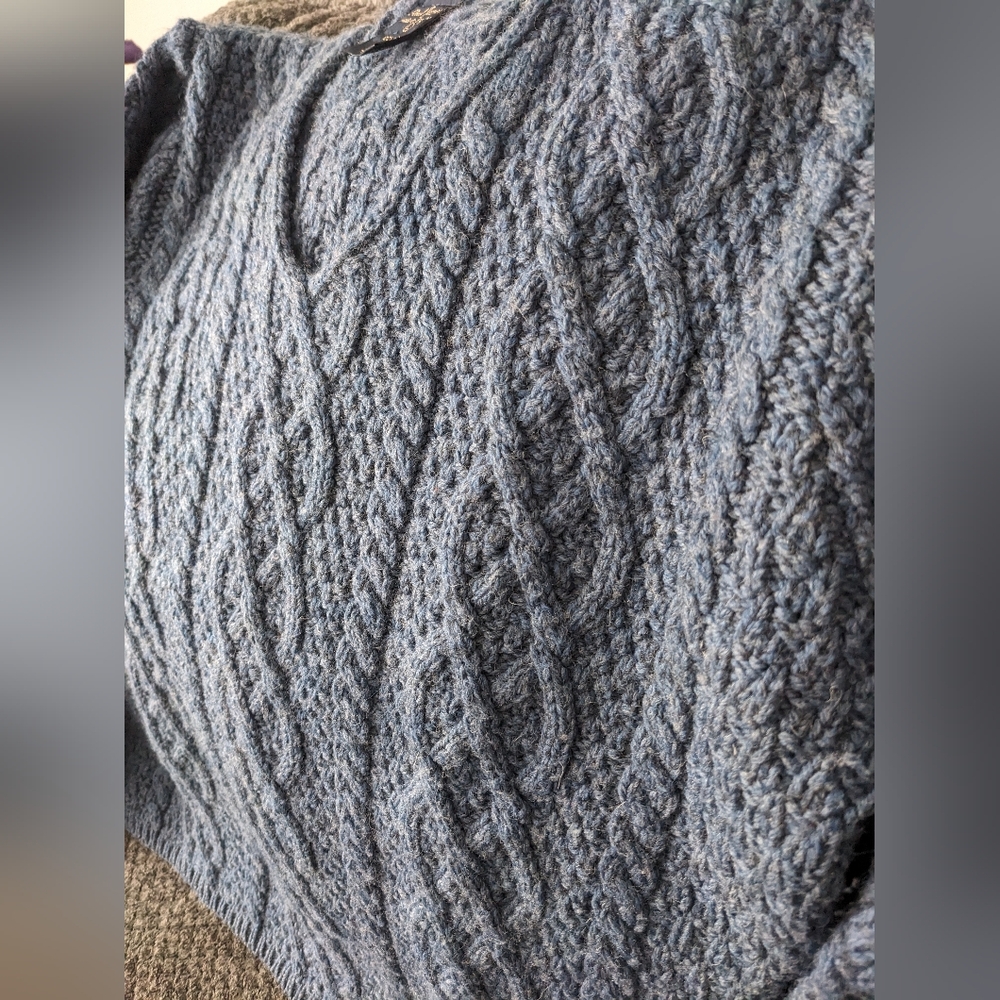 Vintage Chunky Blue Cable Knit 100% Wool Sweater - Made in England - Picture 4 of 10
